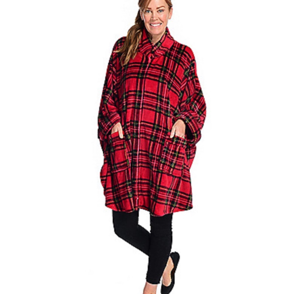 *LAST ONE* Cozelle Two Pocket Zip Fleece Wrap